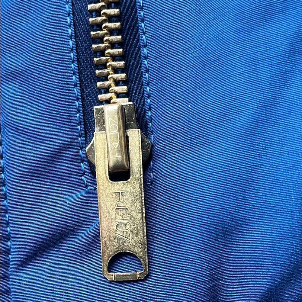 Vintage navy Blue Puffer Coat with Insulated Warmth - Picture 5 of 12